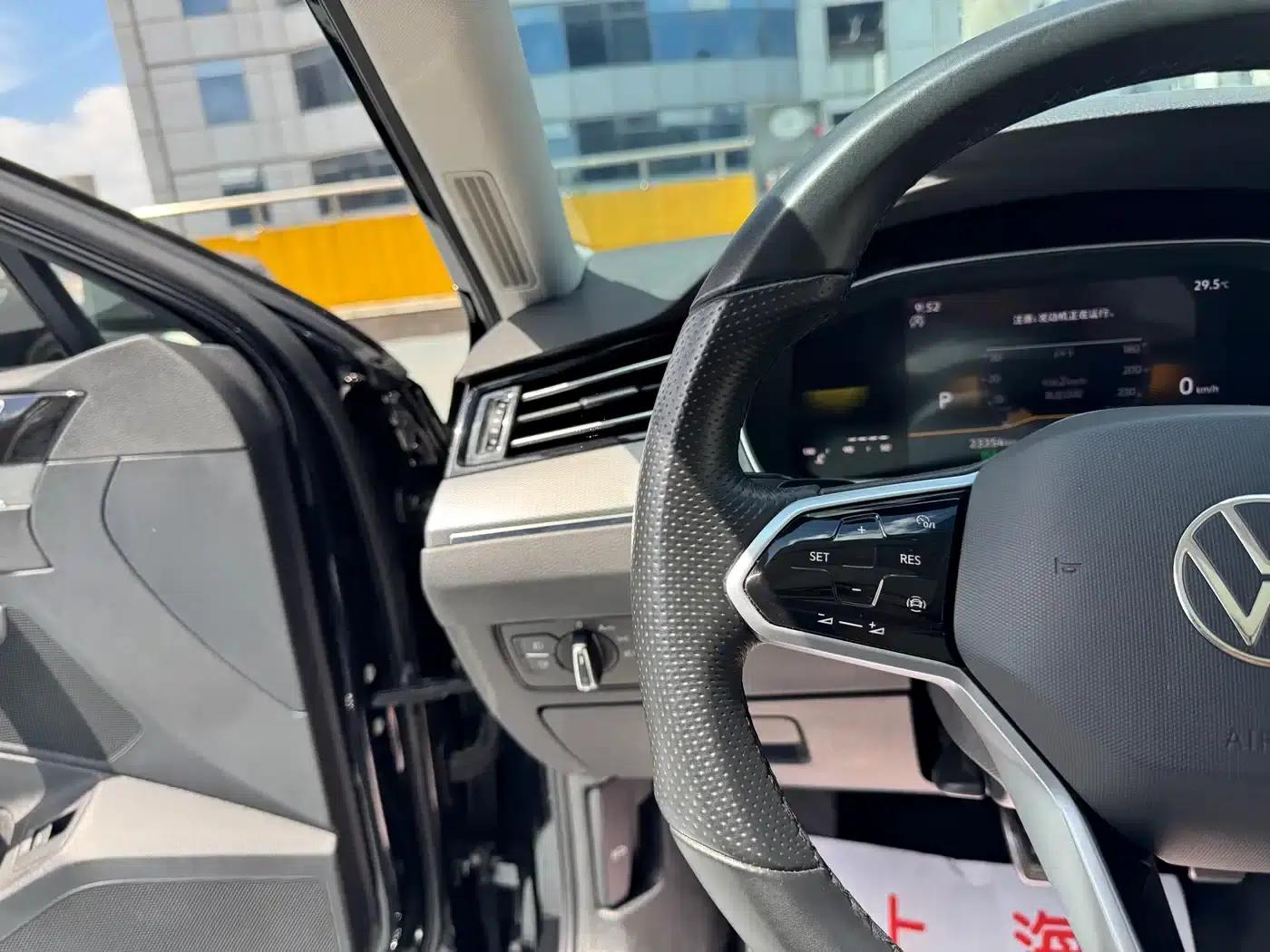 Volkswagen Magotan 2023 2 Millionth Unit Commemorative Edition 330TSI DSG Luxury — миниатюра 13