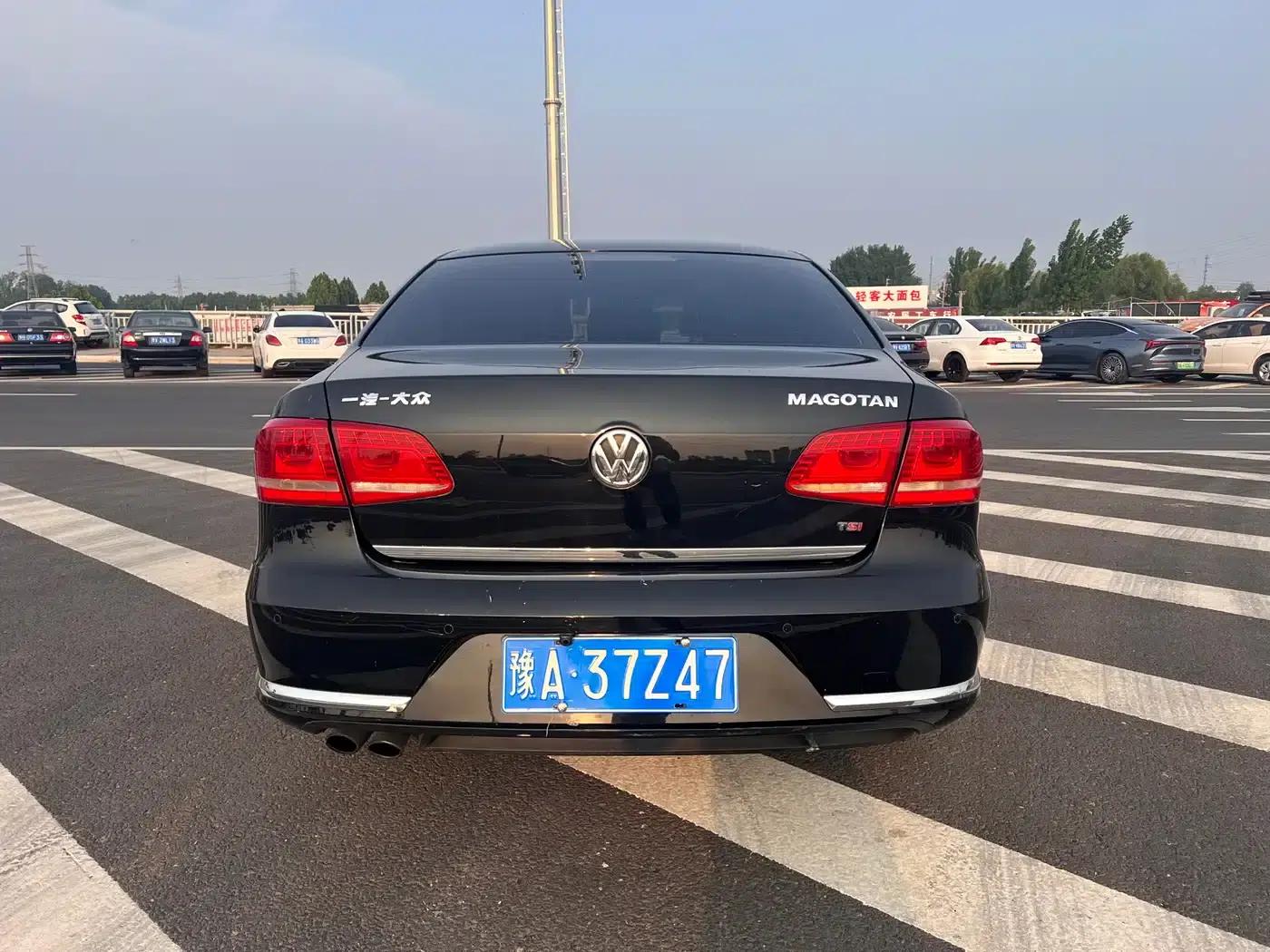 2015 Volkswagen Passat 1.8TSI Leading Edition — миниатюра 12
