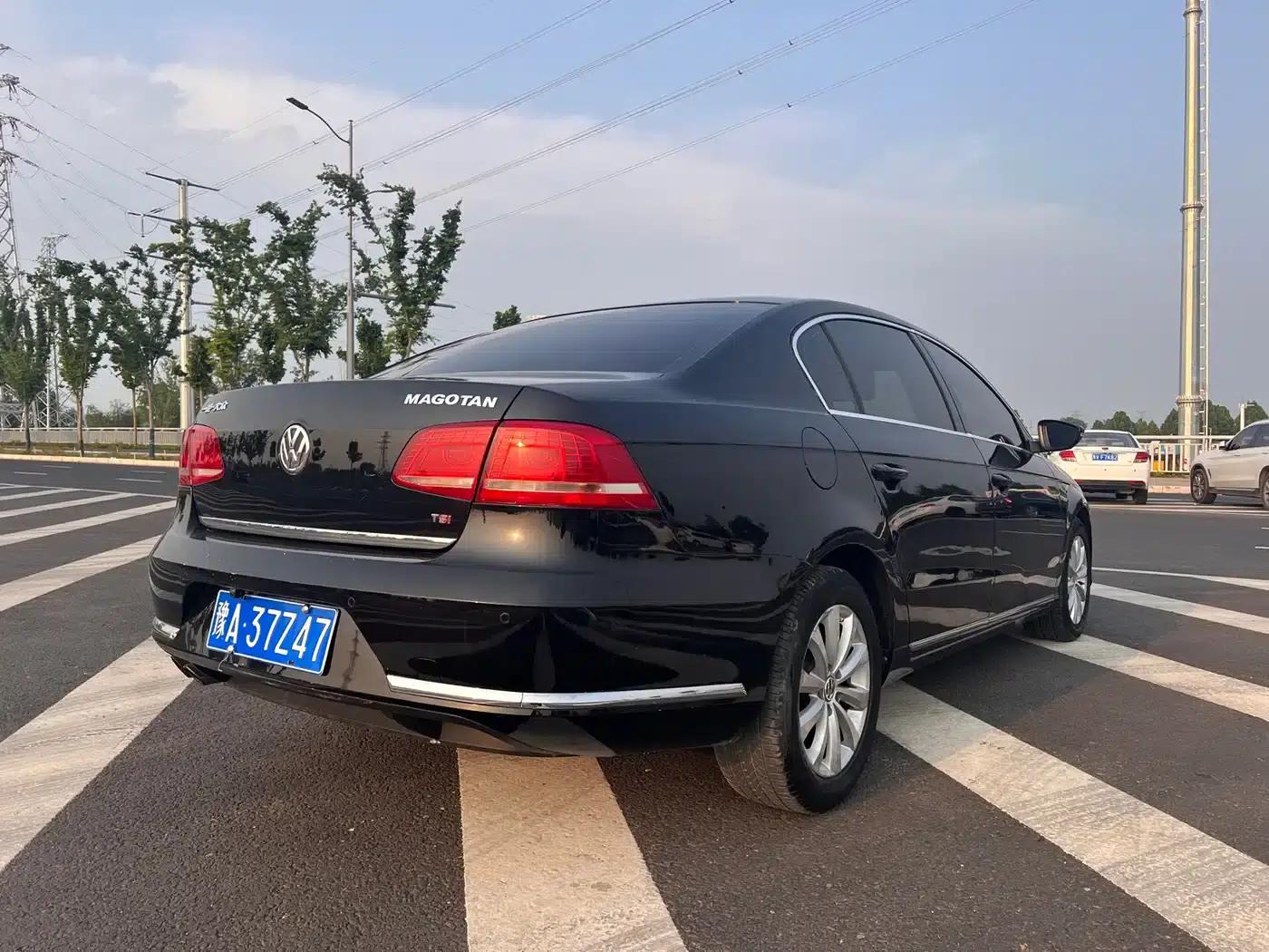 2015 Volkswagen Passat 1.8TSI Leading Edition — миниатюра 13