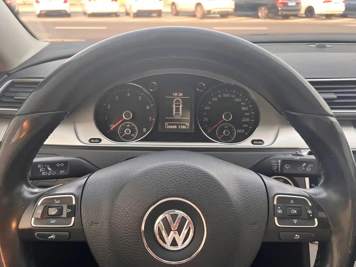 2015 Volkswagen Passat 1.8TSI Leading Edition — миниатюра 10