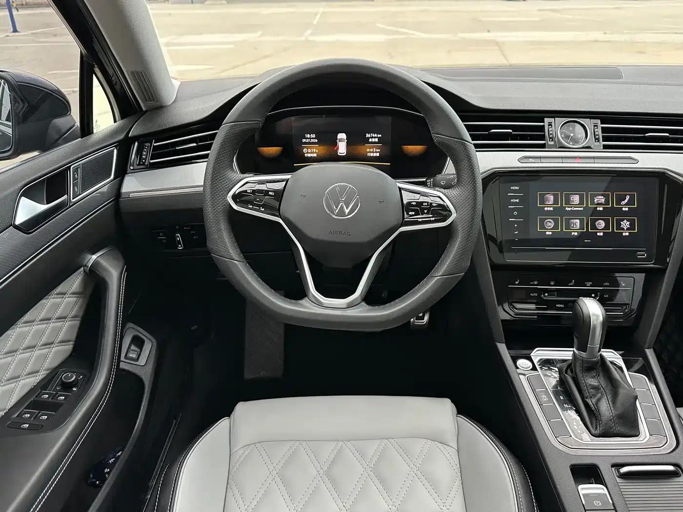 Volkswagen Magotan 2023 2 Millionth Unit Commemorative Edition 330TSI DSG Leading Model — миниатюра 11