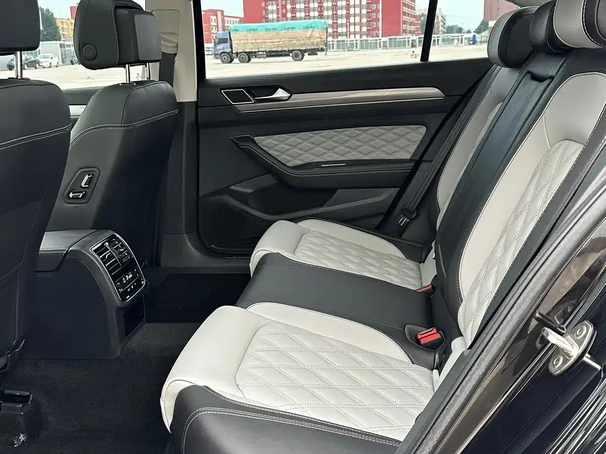 Volkswagen Magotan 2023 2 Millionth Unit Commemorative Edition 330TSI DSG Leading Model — миниатюра 6