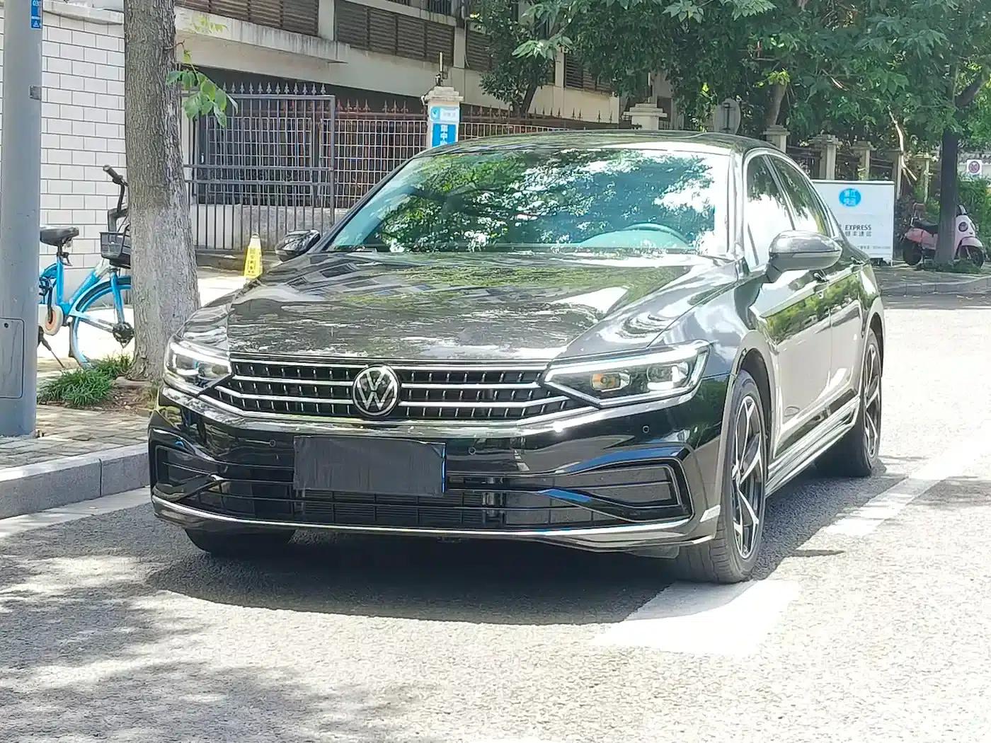 2025 Volkswagen Magotan Facelift Edition, 330TSI DSG Luxury Model — миниатюра 1