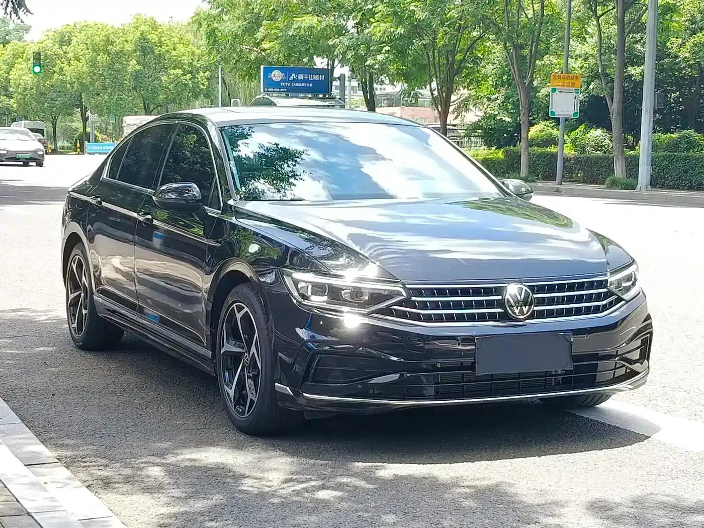 2025 Volkswagen Magotan Facelift Edition, 330TSI DSG Luxury Model — миниатюра 3