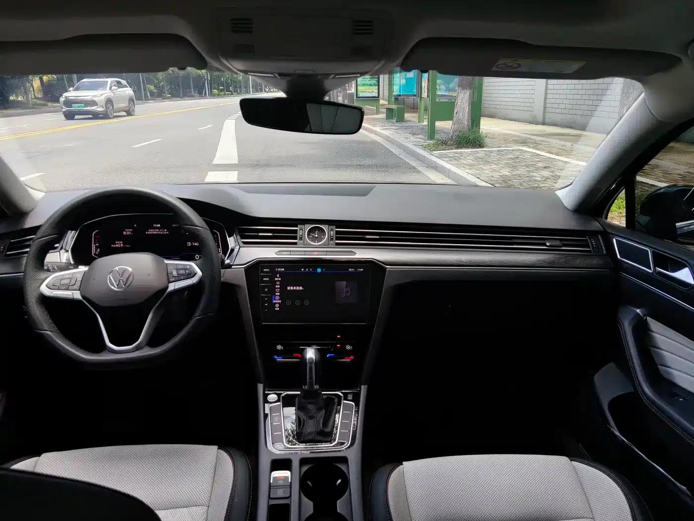 2025 Volkswagen Magotan Facelift Edition, 330TSI DSG Luxury Model — миниатюра 4