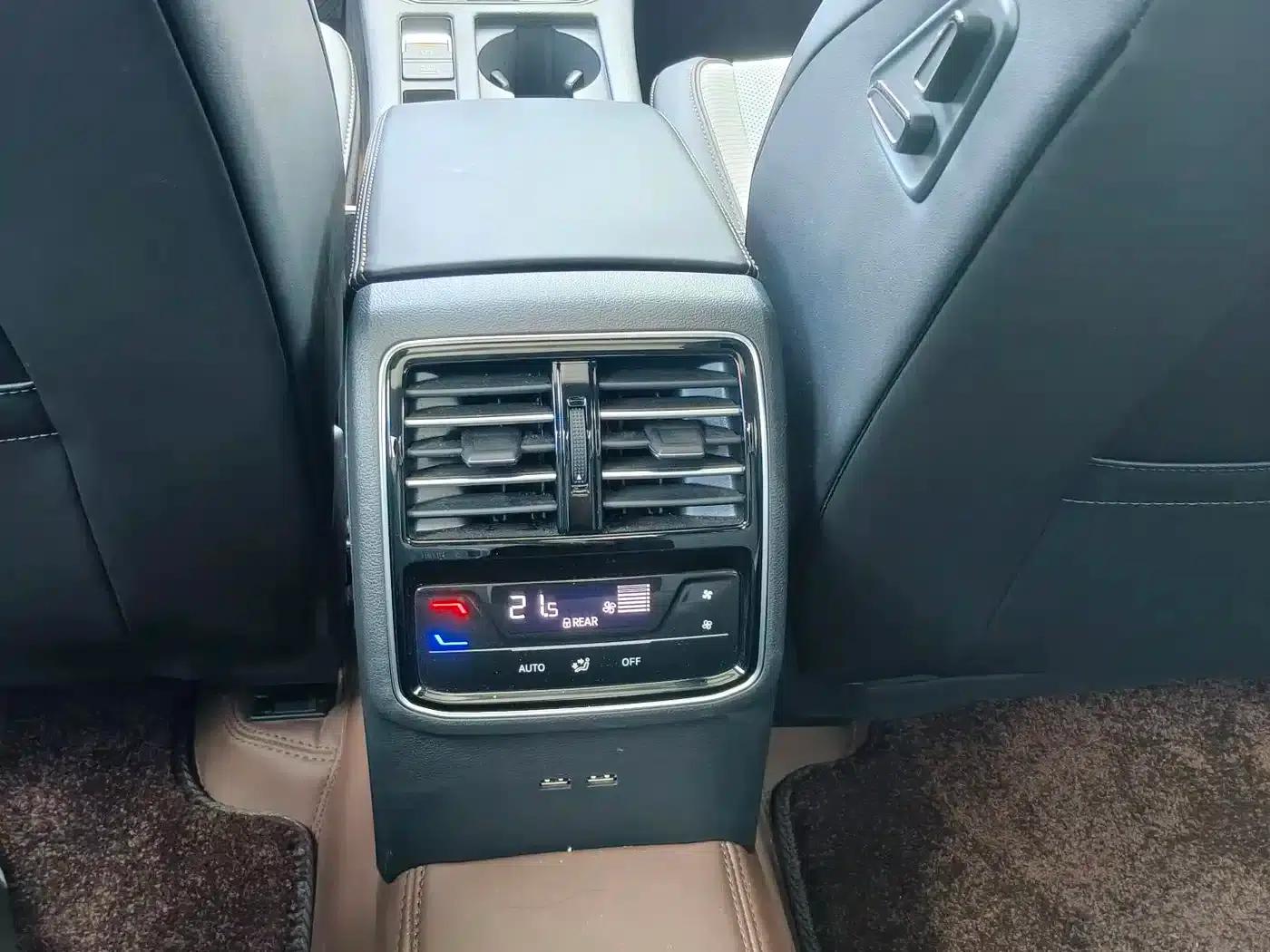 2025 Volkswagen Magotan Facelift Edition, 330TSI DSG Luxury Model — миниатюра 7