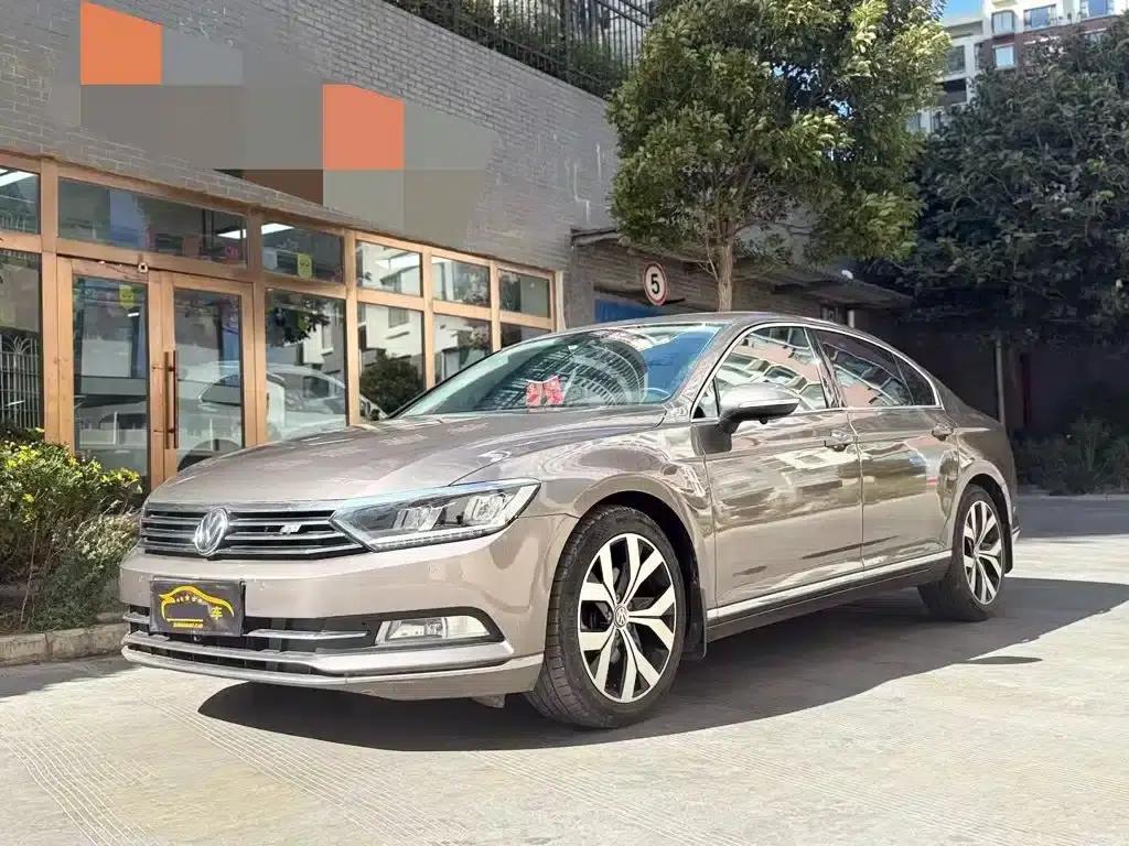 2017 Volkswagen Passat 330TSI DSG Luxury — миниатюра 1