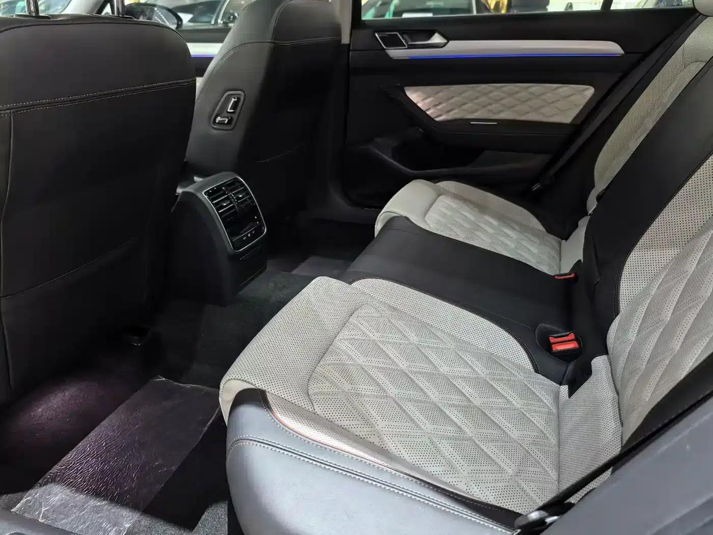Volkswagen Magotan 2023 2 Millionth Unit Commemorative Edition 330TSI DSG Luxury — миниатюра 7