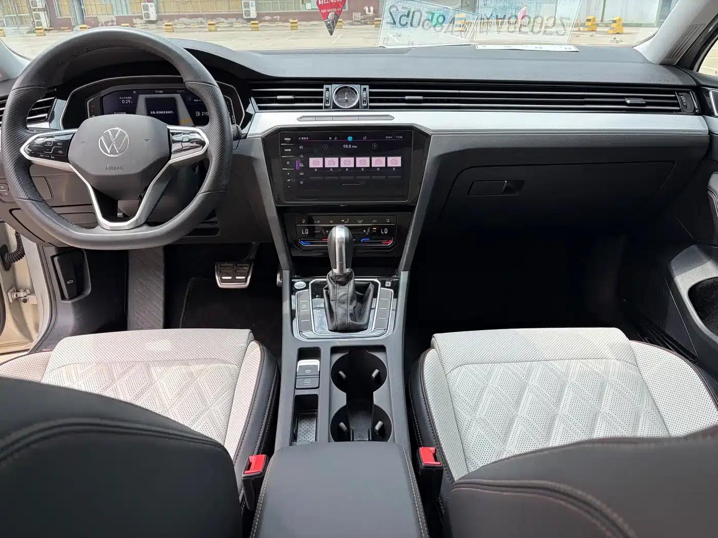 Volkswagen Magotan 2023 2 Millionth Unit Commemorative Edition 330TSI DSG Luxury — миниатюра 8