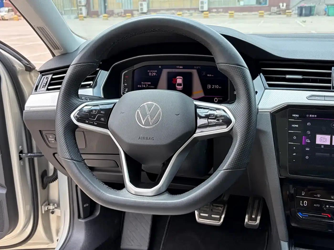 Volkswagen Magotan 2023 2 Millionth Unit Commemorative Edition 330TSI DSG Luxury — миниатюра 9