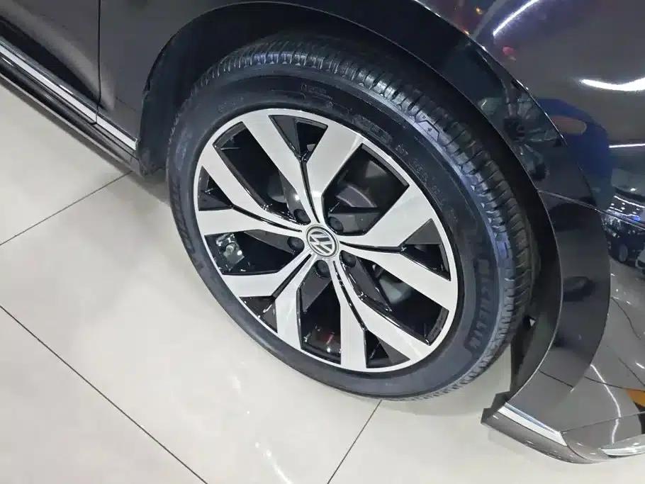 Volkswagen Magotan 2023 2 Millionth Unit Commemorative Edition 330TSI DSG Luxury — миниатюра 6