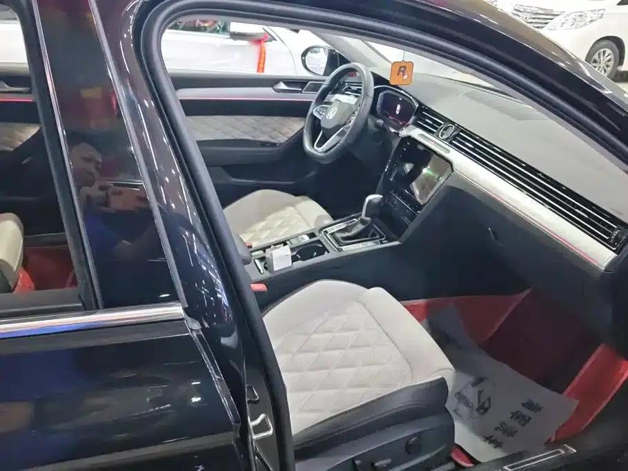 Volkswagen Magotan 2023 2 Millionth Unit Commemorative Edition 330TSI DSG Luxury — миниатюра 8