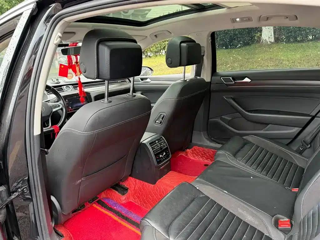 2020 Volkswagen Passat 330TSI DSG Leading Edition — миниатюра 11