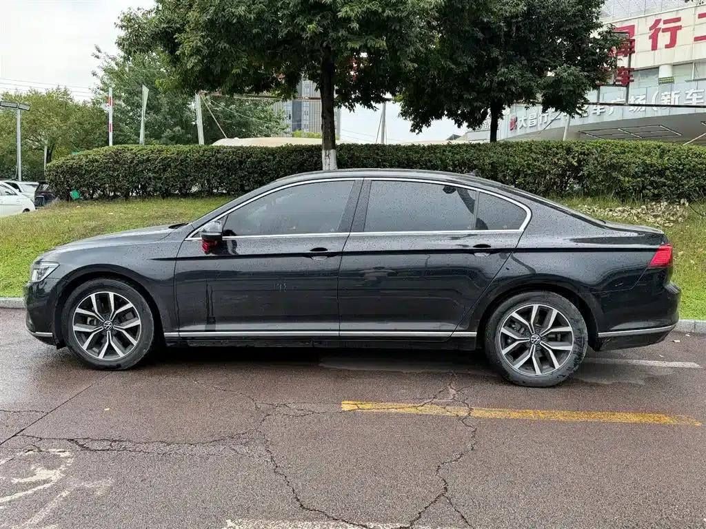 2020 Volkswagen Passat 330TSI DSG Leading Edition — миниатюра 3