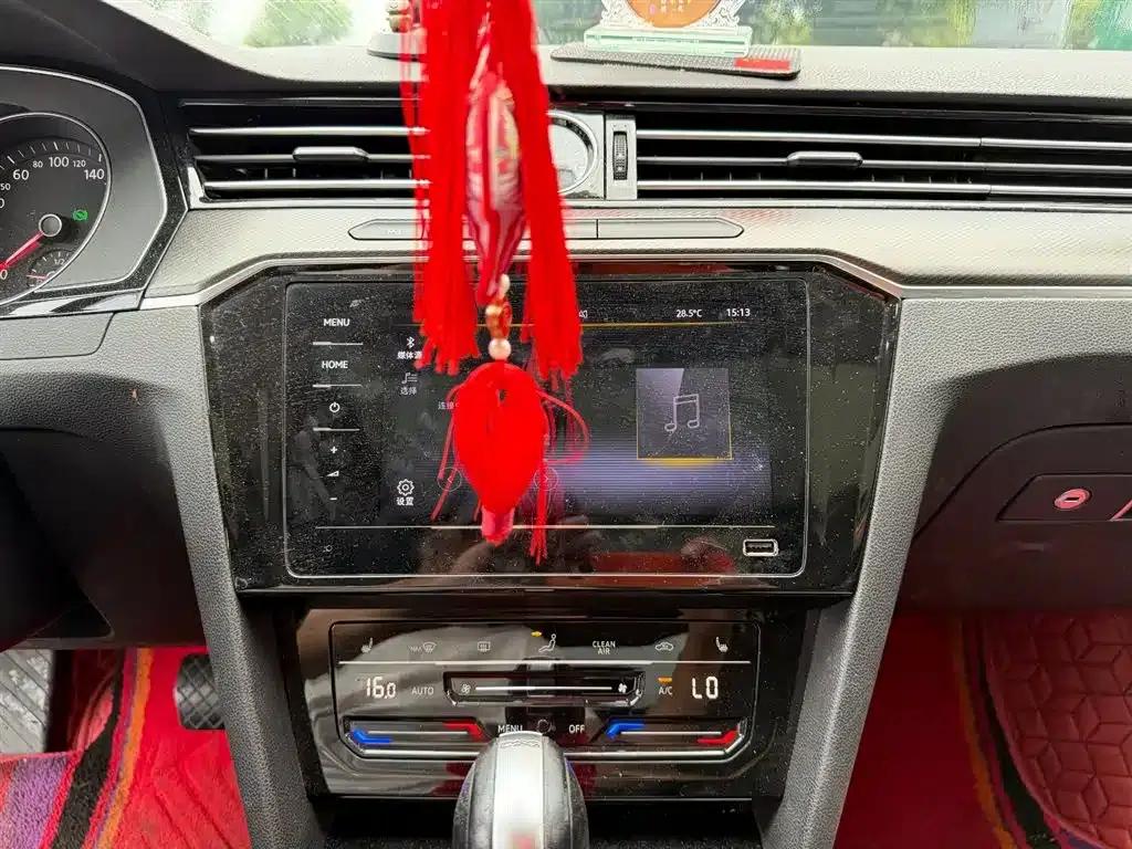 2020 Volkswagen Passat 330TSI DSG Leading Edition — миниатюра 10