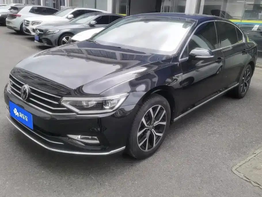 2020 Volkswagen Passat 330TSI DSG Leading Edition — миниатюра 1