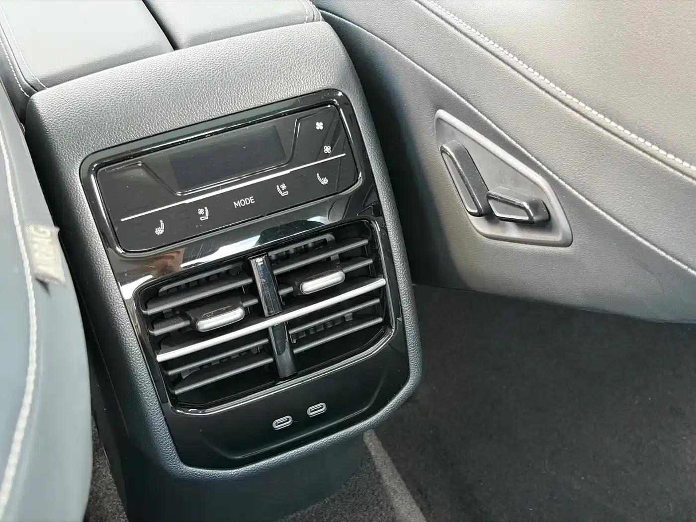 2024 Volkswagen Magotan 380TSI DSG Supreme Edition — миниатюра 17