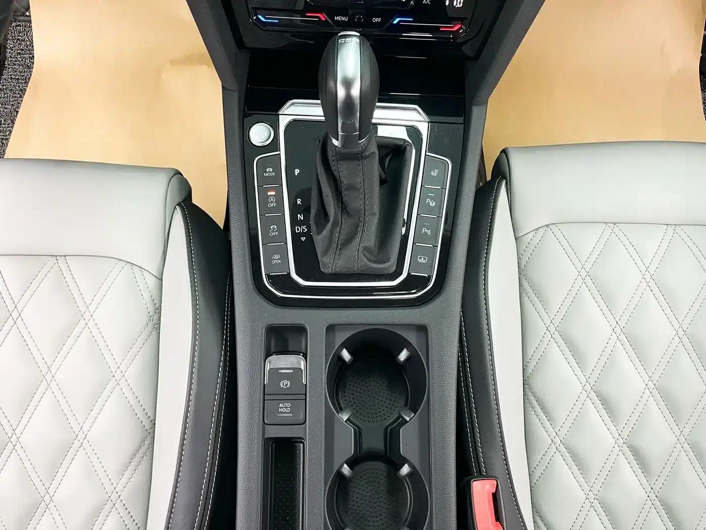 Volkswagen Magotan 2023 2 Millionth Unit Commemorative Edition 330TSI DSG Leading Model — миниатюра 11