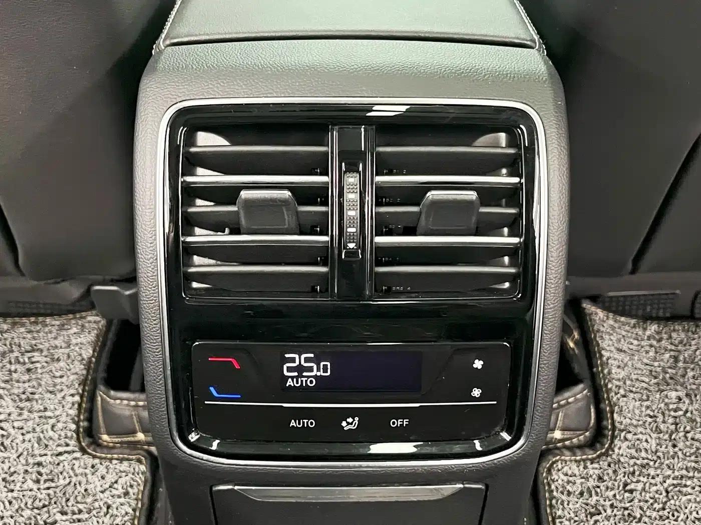 Volkswagen Magotan 2023 2 Millionth Unit Commemorative Edition 330TSI DSG Leading Model — миниатюра 13