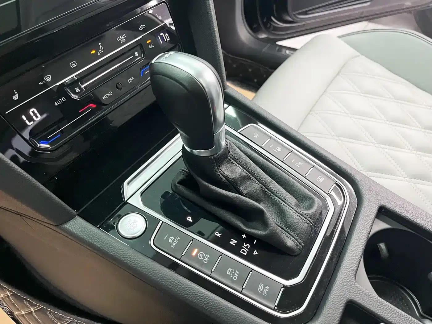 Volkswagen Magotan 2023 2 Millionth Unit Commemorative Edition 330TSI DSG Leading Model — миниатюра 17