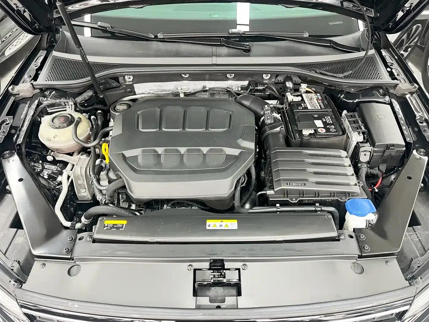 Volkswagen Magotan 2023 2 Millionth Unit Commemorative Edition 330TSI DSG Leading Model — миниатюра 24
