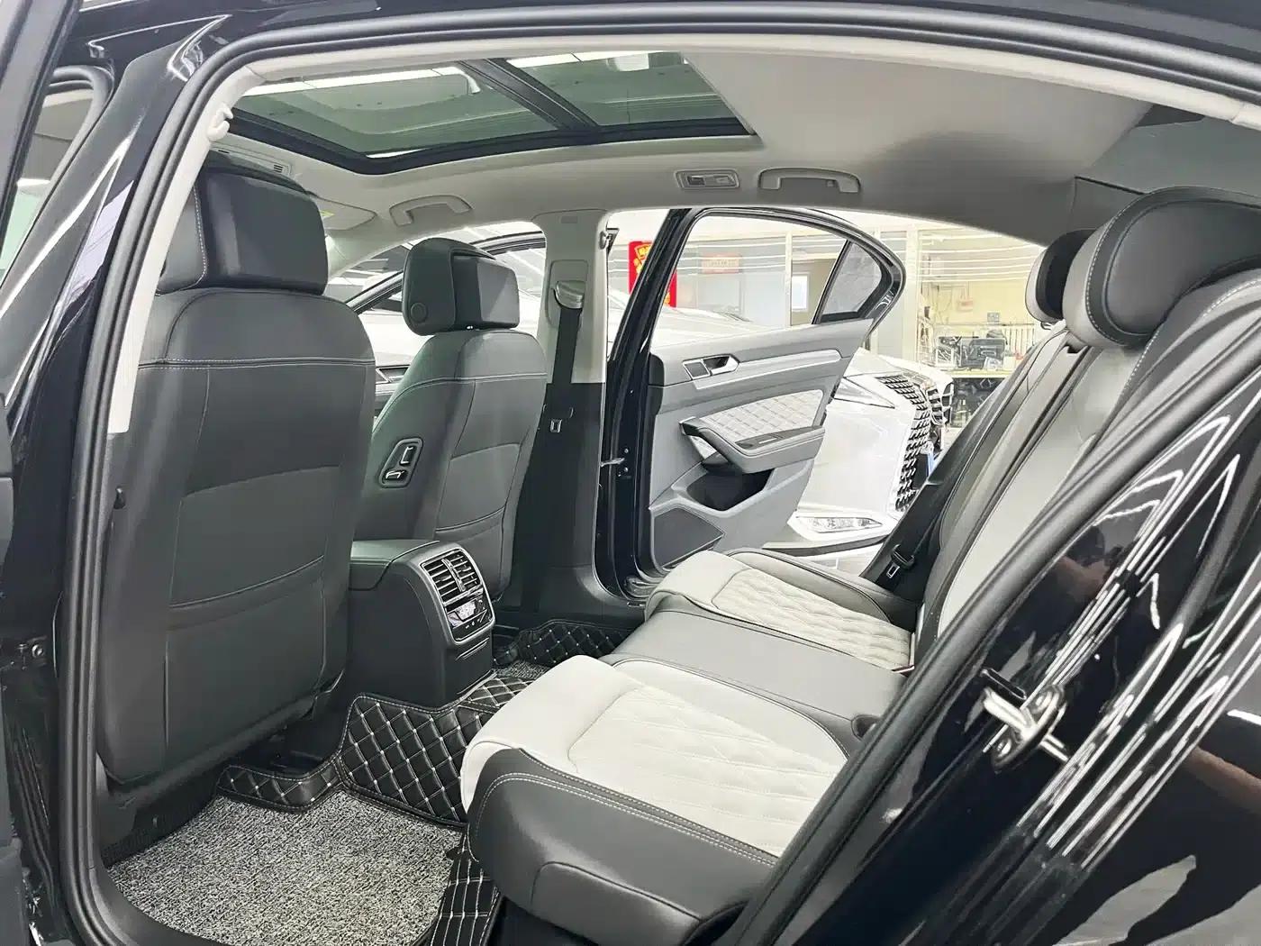 Volkswagen Magotan 2023 2 Millionth Unit Commemorative Edition 330TSI DSG Leading Model — миниатюра 8