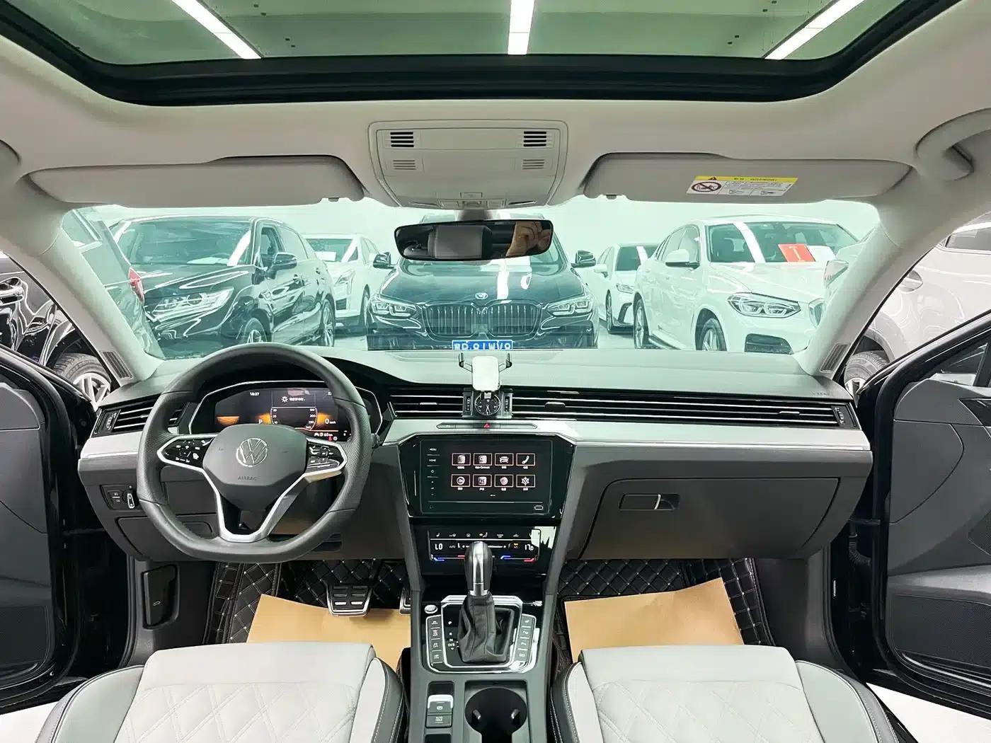 Volkswagen Magotan 2023 2 Millionth Unit Commemorative Edition 330TSI DSG Leading Model — миниатюра 9