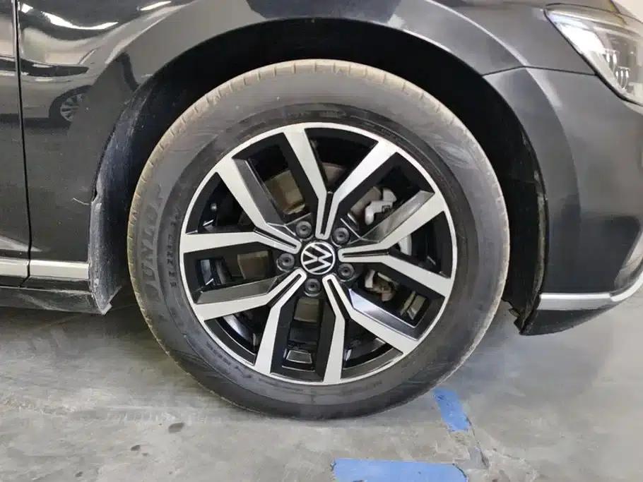 2020 Volkswagen Passat 330TSI DSG Leading Edition — миниатюра 6