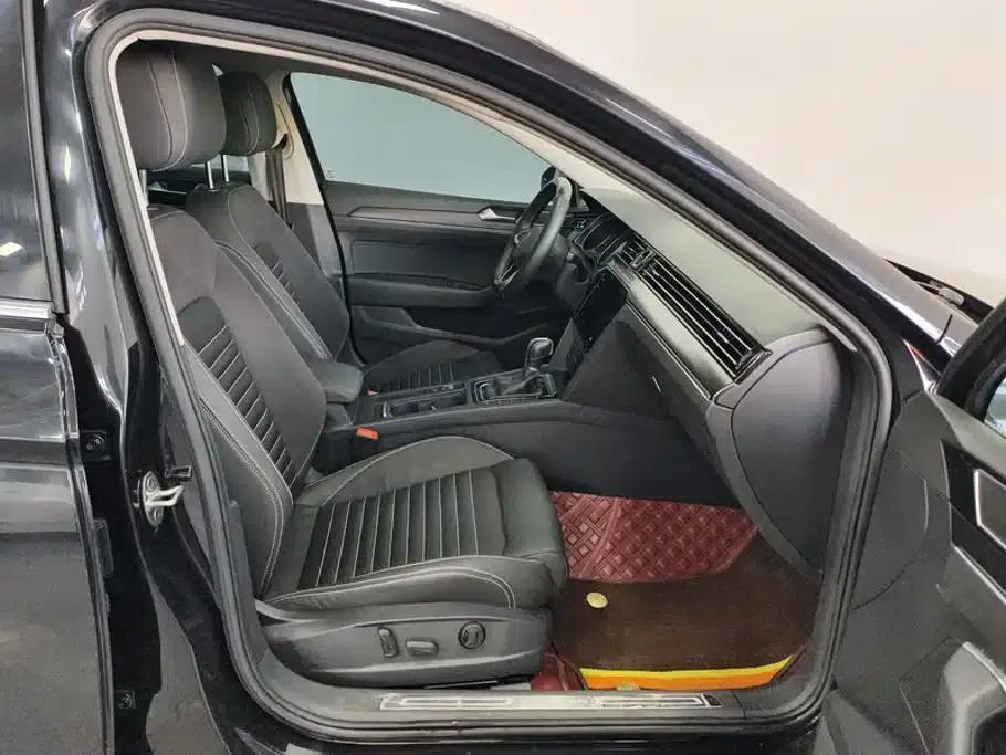 2020 Volkswagen Passat 330TSI DSG Leading Edition — миниатюра 8