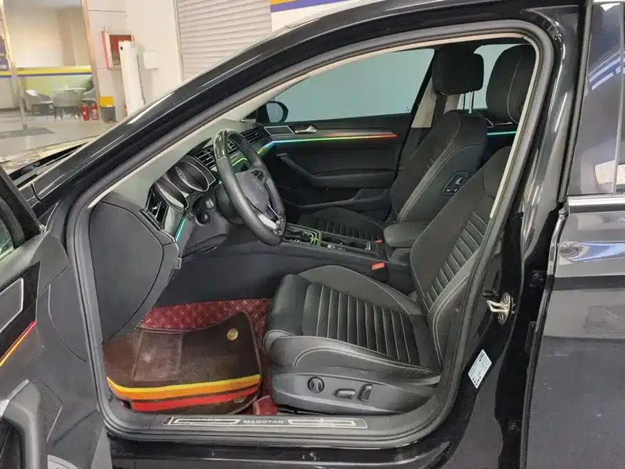 2020 Volkswagen Passat 330TSI DSG Leading Edition — миниатюра 9