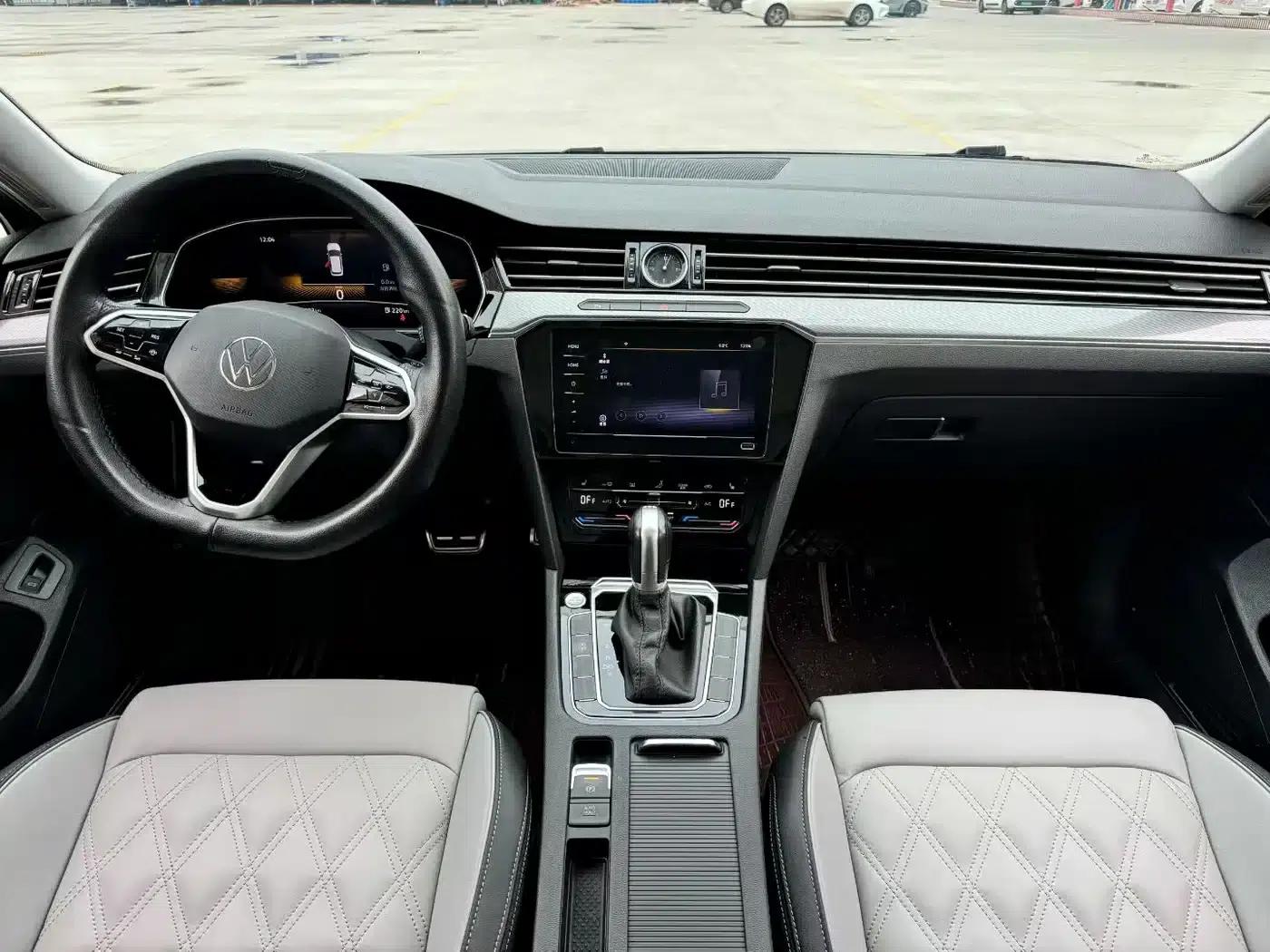 Volkswagen Magotan 2023 2 Millionth Unit Commemorative Edition 330TSI DSG Luxury — миниатюра 6