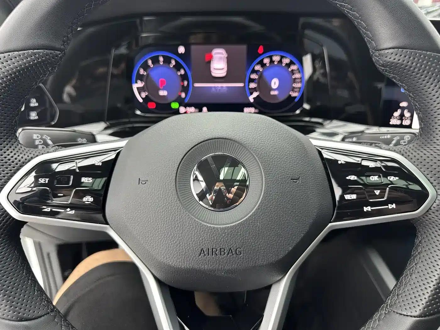2023 Golf 280TSI DSG R-Line Lite — миниатюра 14