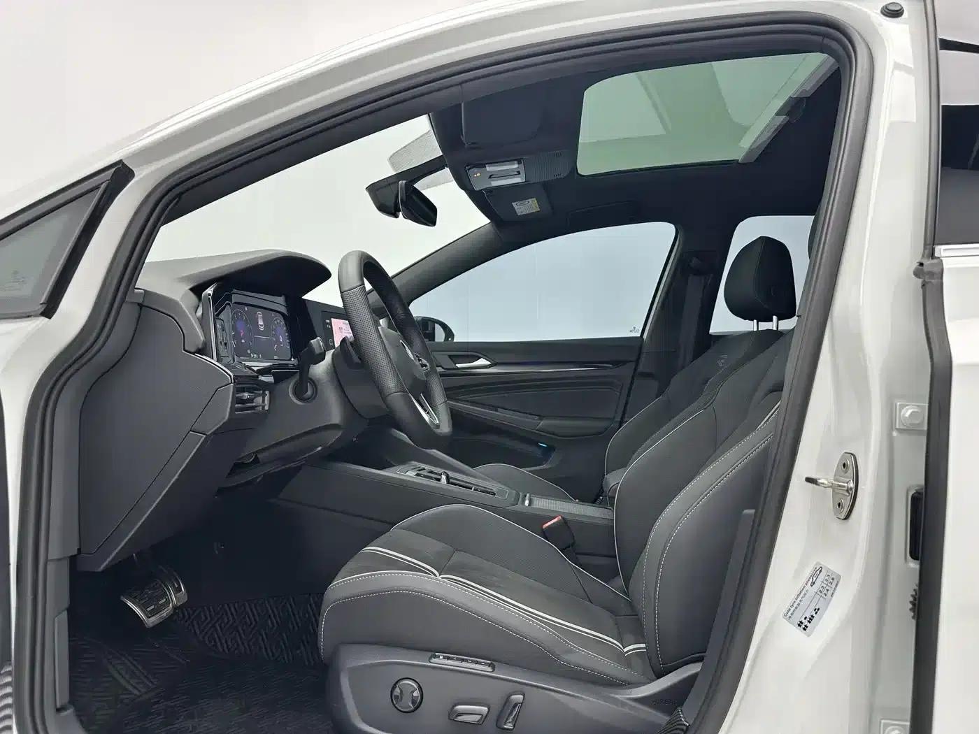2023 Golf 280TSI DSG R-Line Lite — миниатюра 5