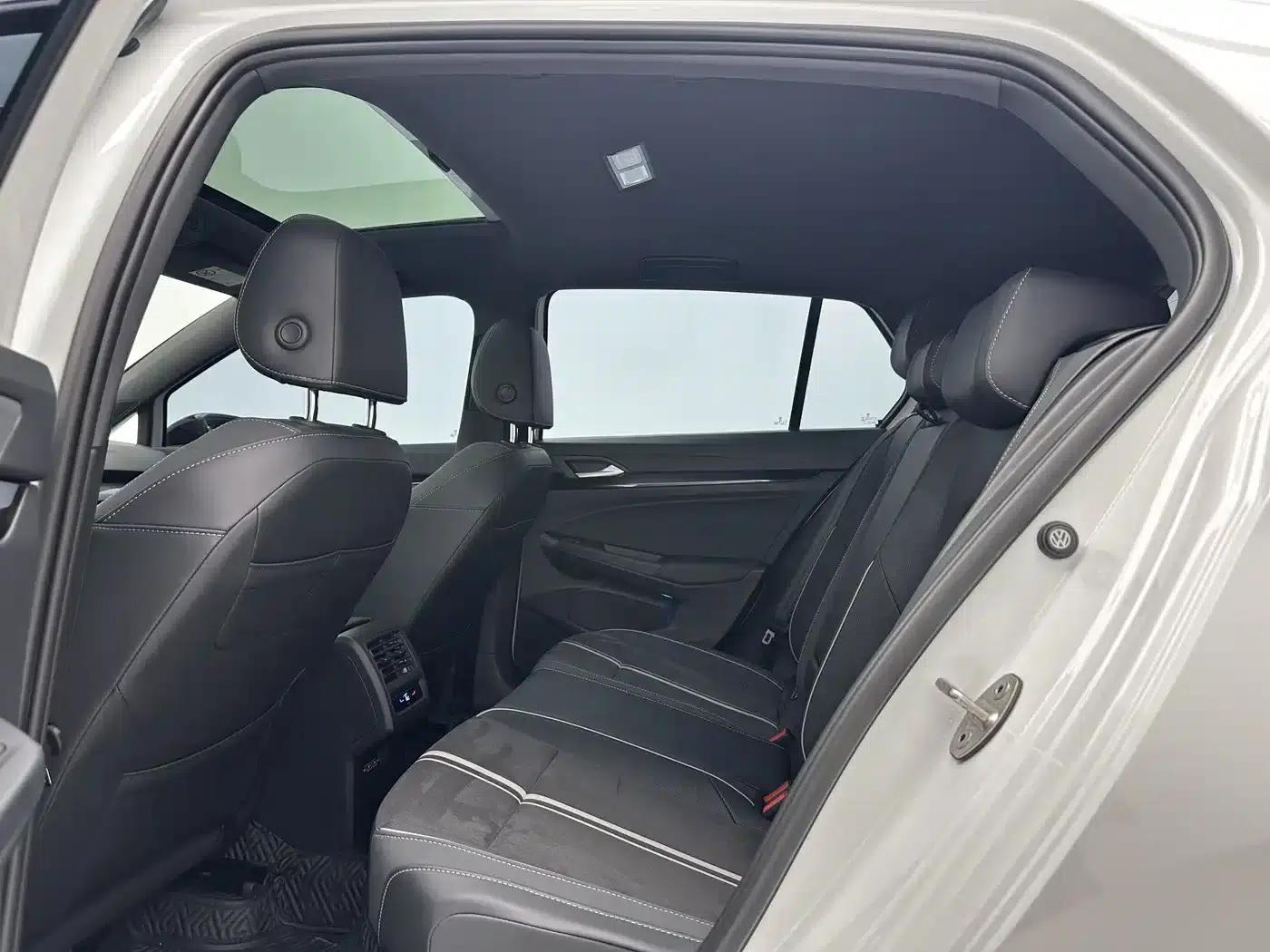 2023 Golf 280TSI DSG R-Line Lite — миниатюра 6