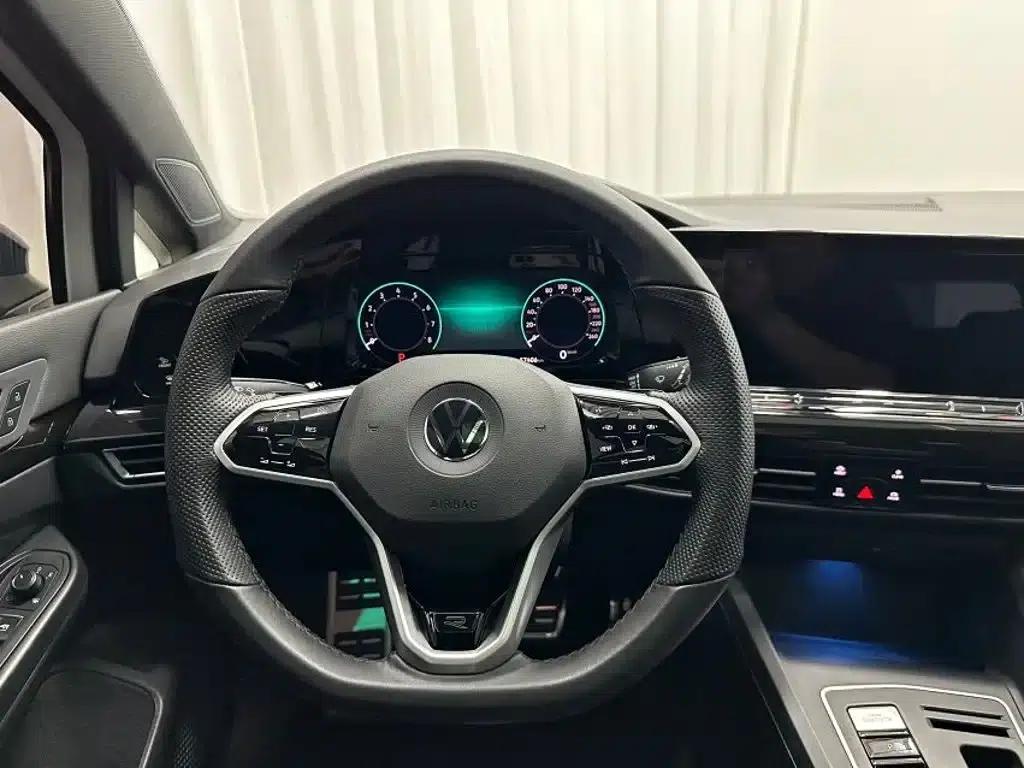 2023 Golf 280TSI DSG R-Line Lite — миниатюра 10