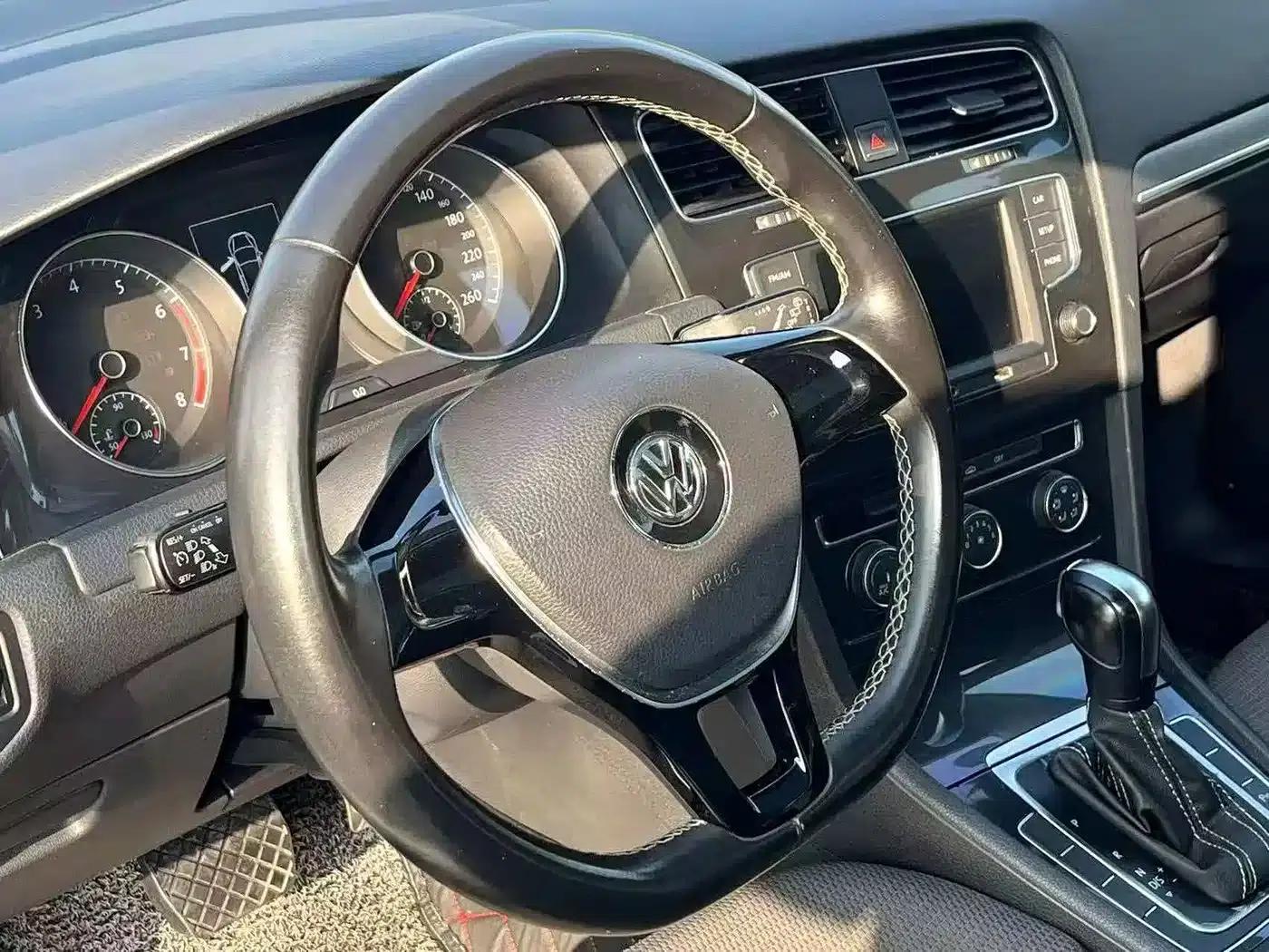 2017 Golf 1.6L Automatic Comfort Millionth Unit Commemorative Edition — миниатюра 12