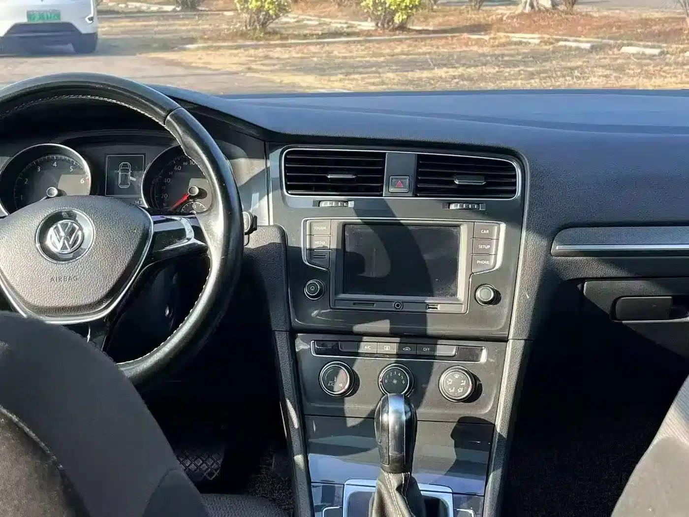 2017 Golf 1.6L Automatic Comfort Millionth Unit Commemorative Edition — миниатюра 13