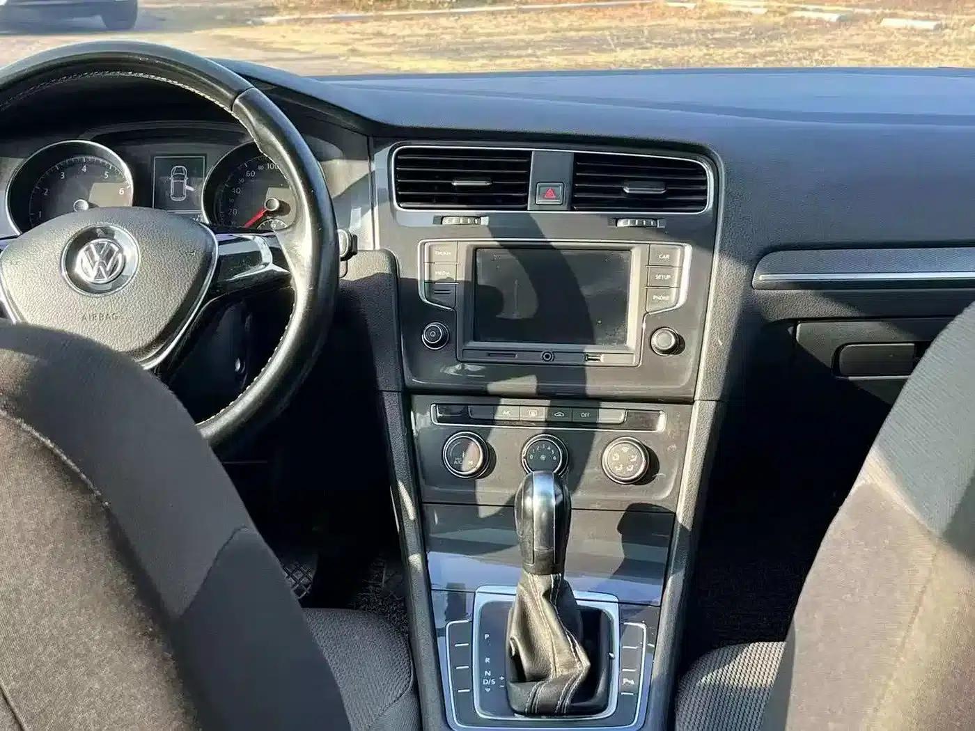 2017 Golf 1.6L Automatic Comfort Millionth Unit Commemorative Edition — миниатюра 16