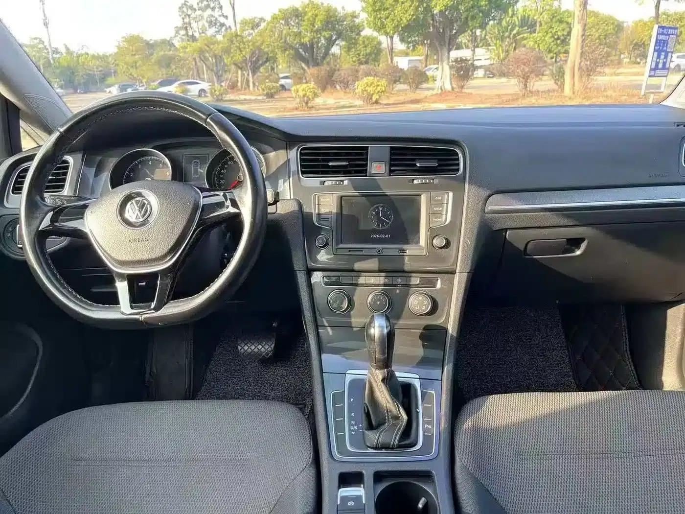 2017 Golf 1.6L Automatic Comfort Millionth Unit Commemorative Edition — миниатюра 17