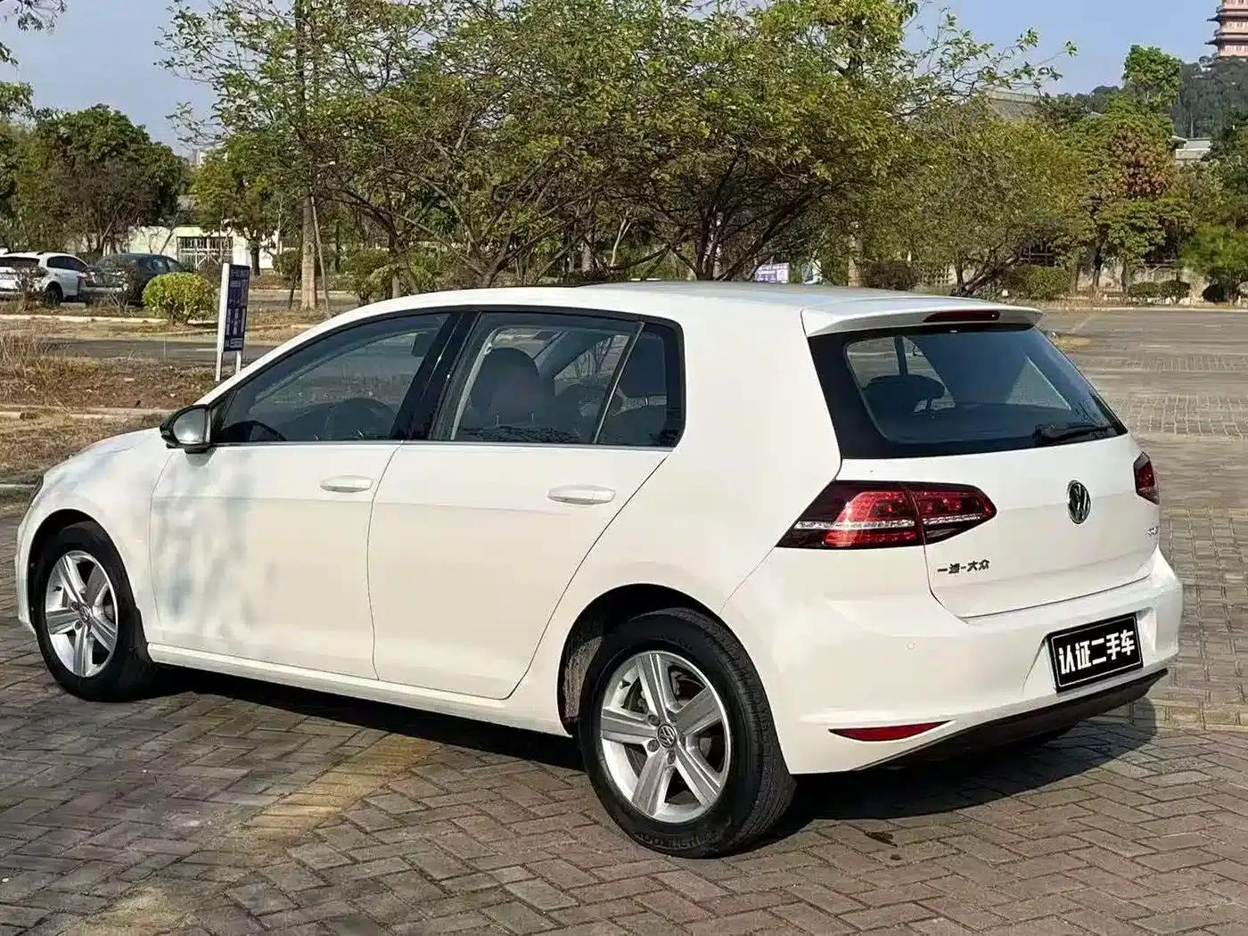 2017 Golf 1.6L Automatic Comfort Millionth Unit Commemorative Edition — миниатюра 6