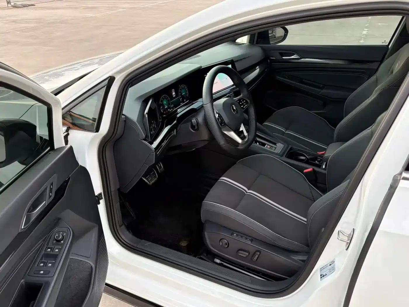 2023 Golf 280TSI DSG R-Line Lite — миниатюра 4