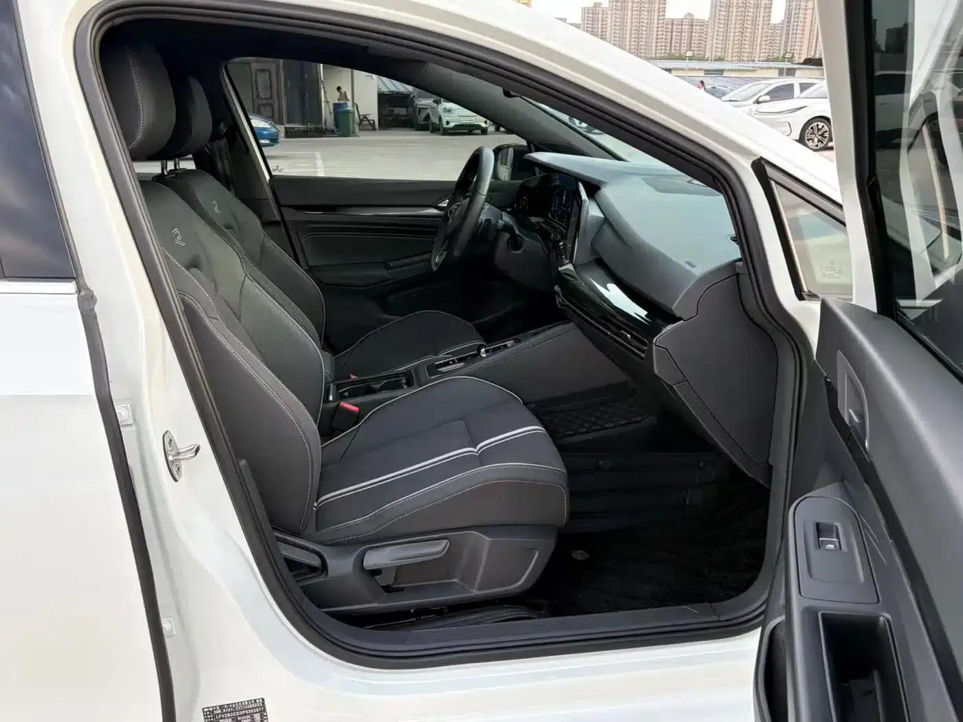 2023 Golf 280TSI DSG R-Line Lite — миниатюра 7