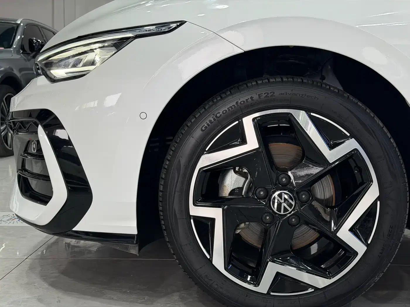 2025 Golf Facelift 300TSI R-Line — миниатюра 16