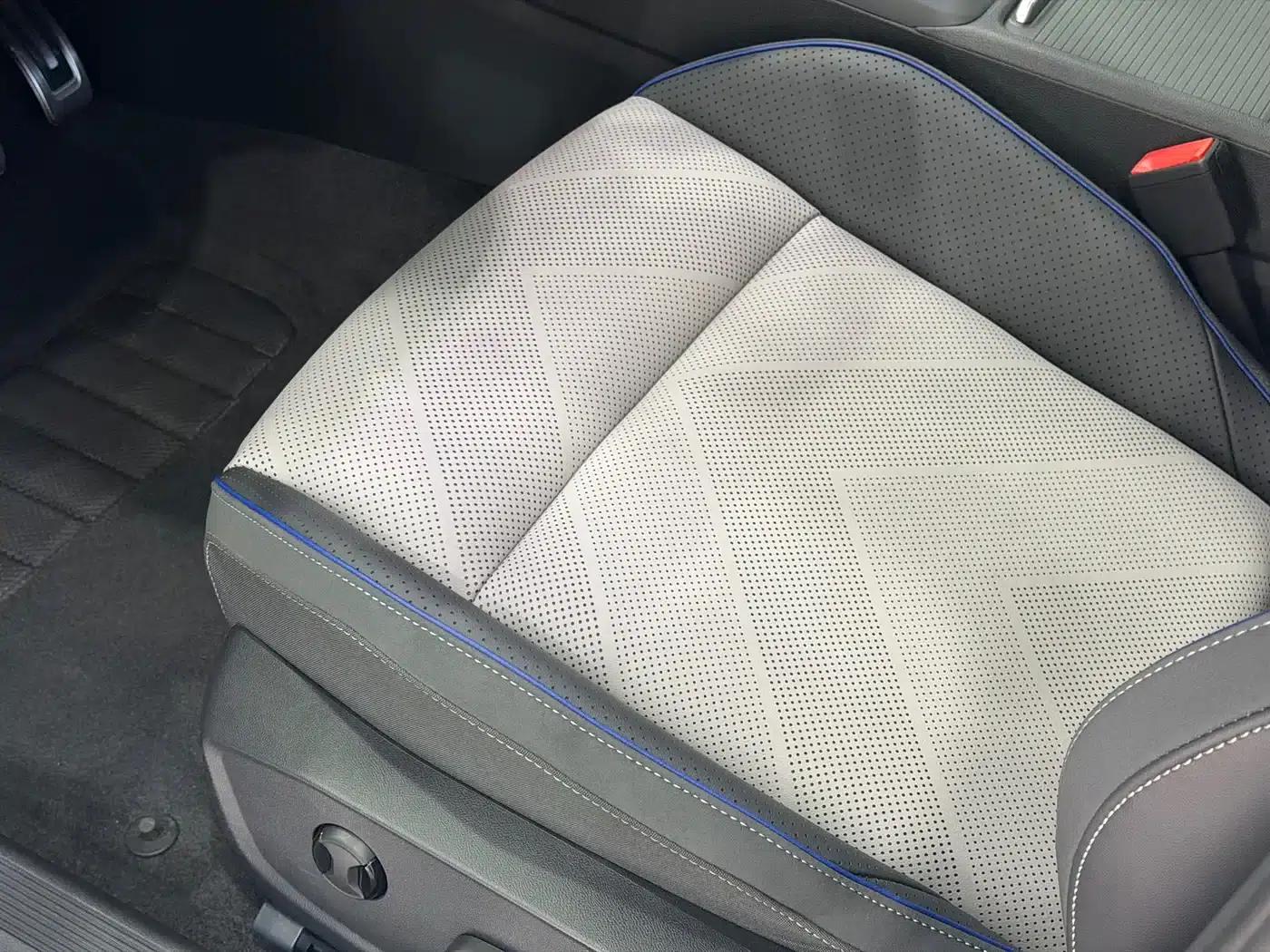 2025 Golf Facelift 300TSI R-Line — миниатюра 17