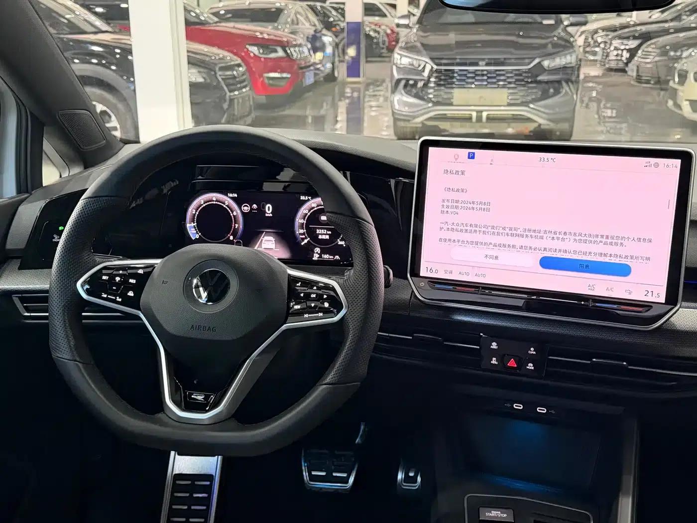 2025 Golf Facelift 300TSI R-Line — миниатюра 23