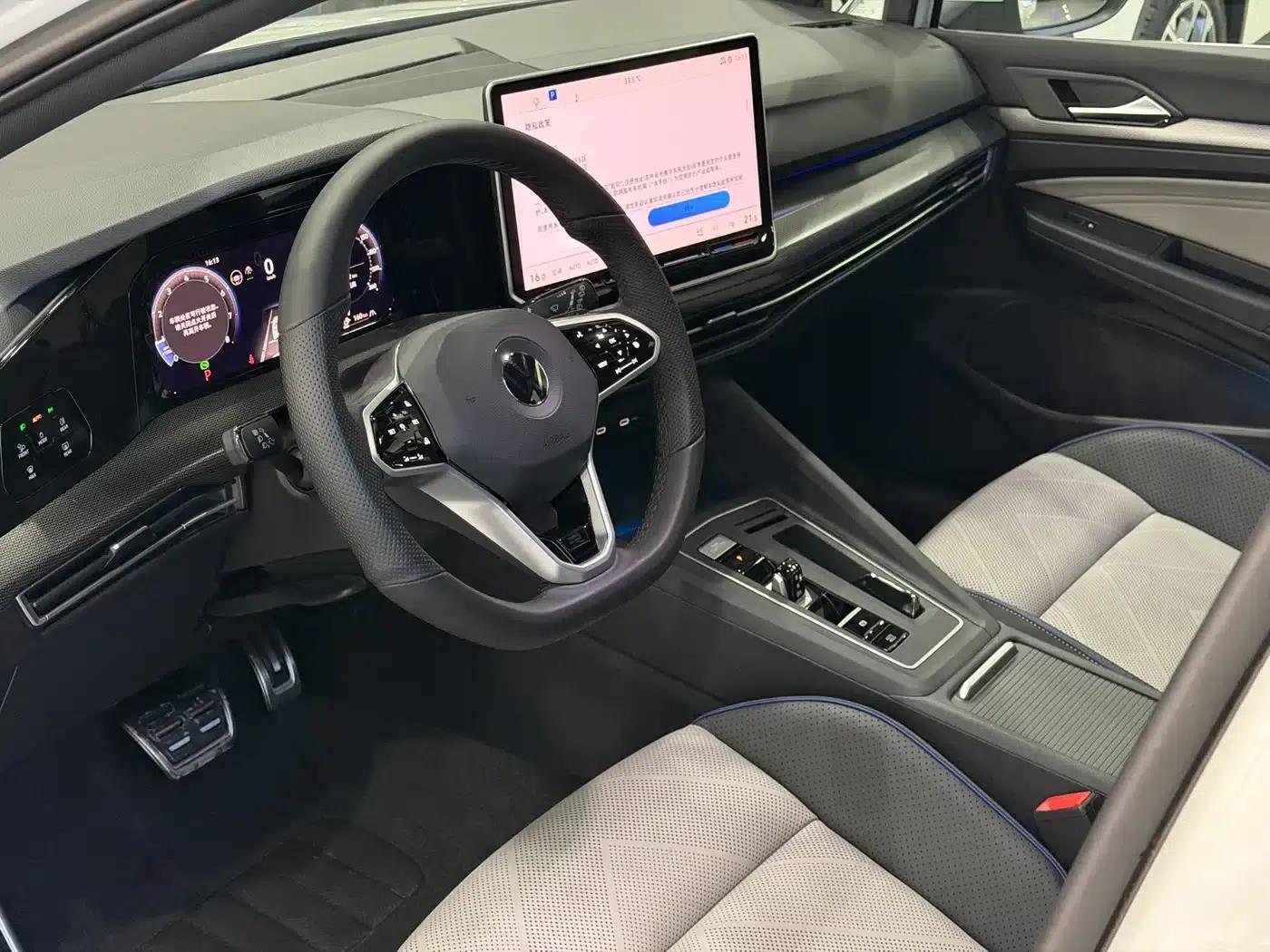 2025 Golf Facelift 300TSI R-Line — миниатюра 28