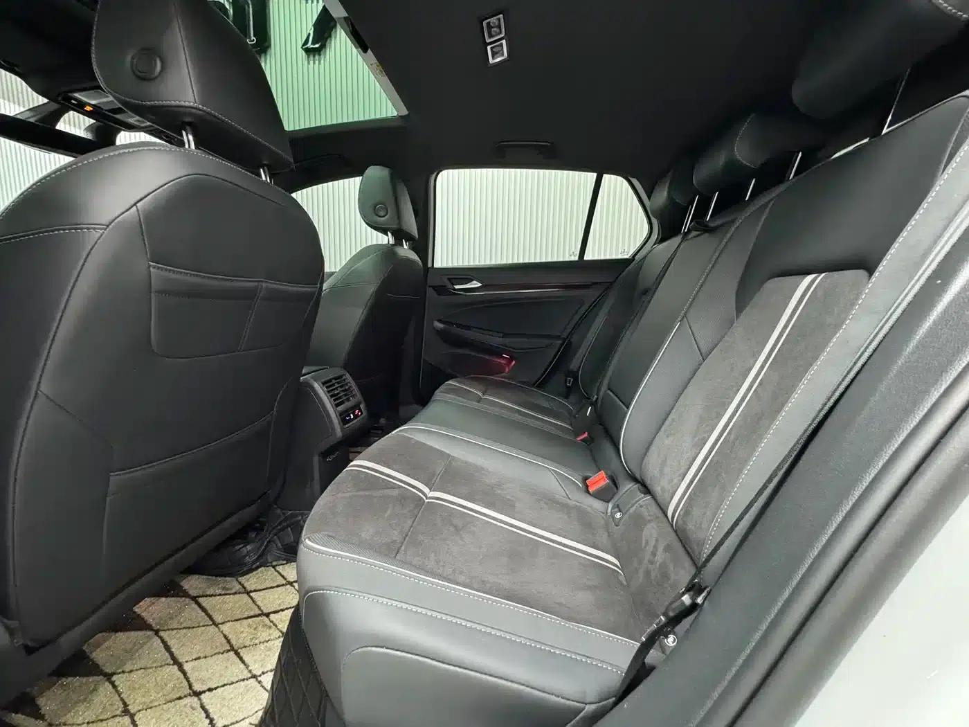 2023 Golf 280TSI DSG R-Line Lite — миниатюра 11