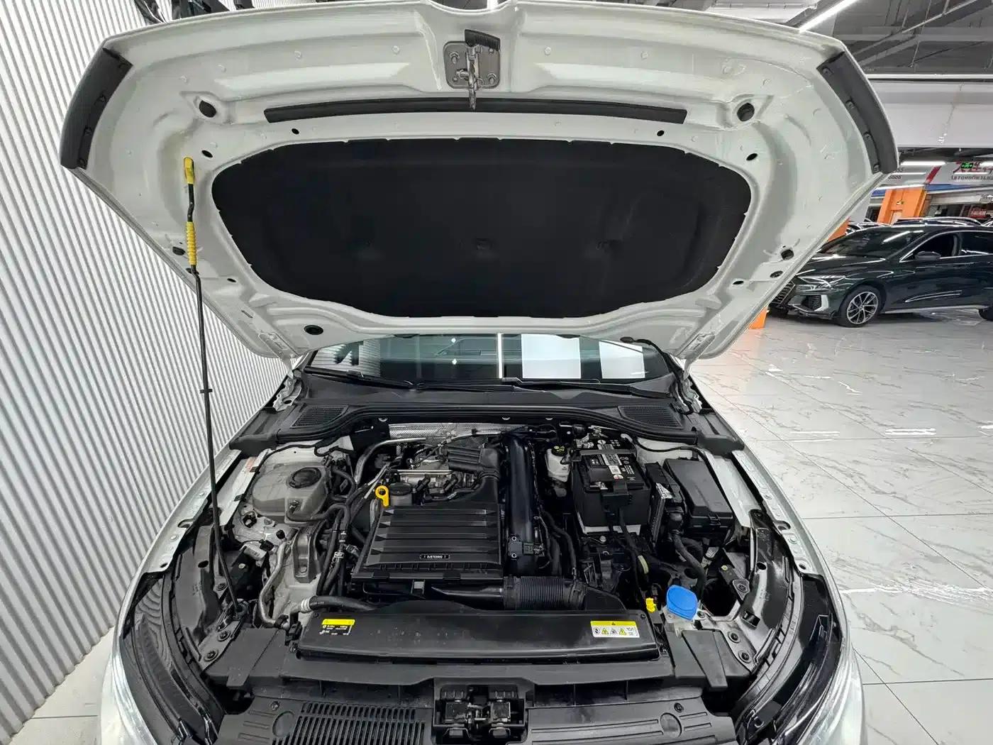 2023 Golf 280TSI DSG R-Line Lite — миниатюра 9