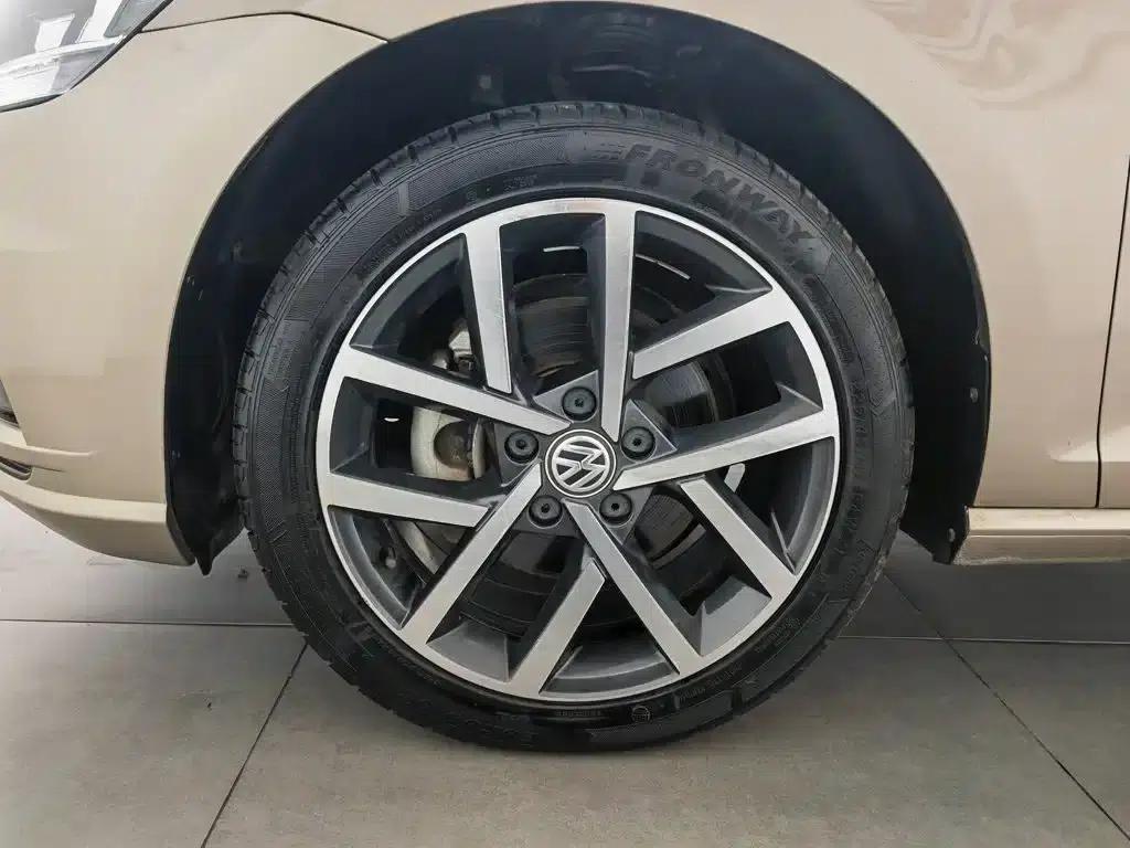 2018 Golf 230TSI Automatic Luxury — миниатюра 17