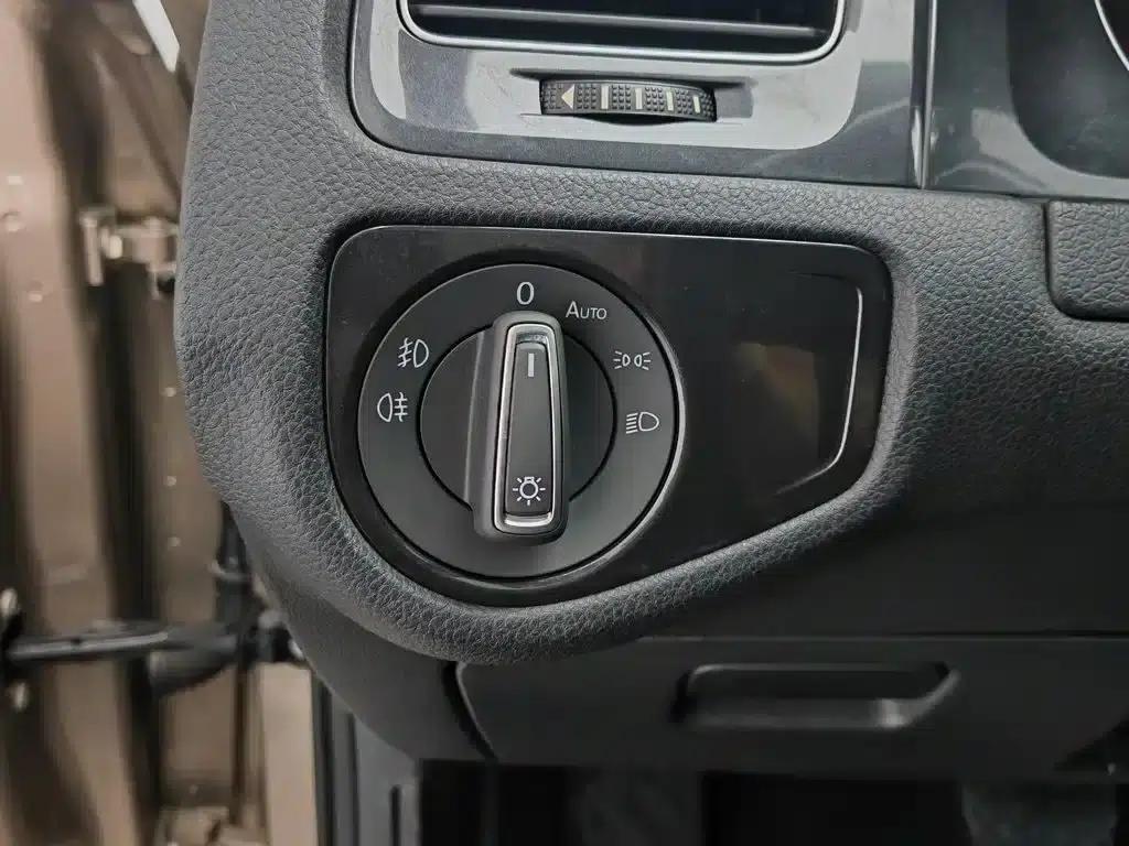 2018 Golf 230TSI Automatic Luxury — миниатюра 21